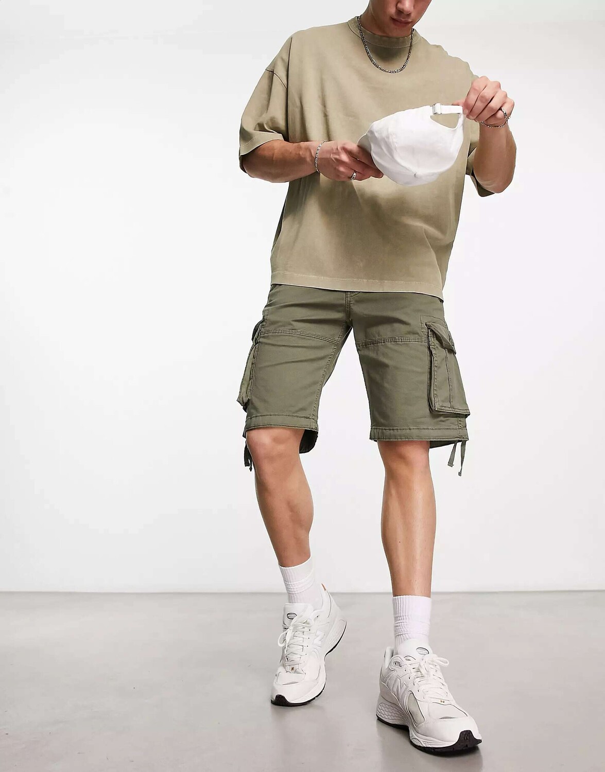 

Короткие брюки цвета хаки Jack & Jones Intelligence