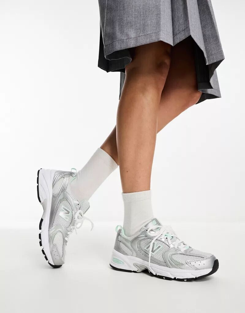 

Кроссовки New Balance 530 металлик и мятно-зеленый цвет
