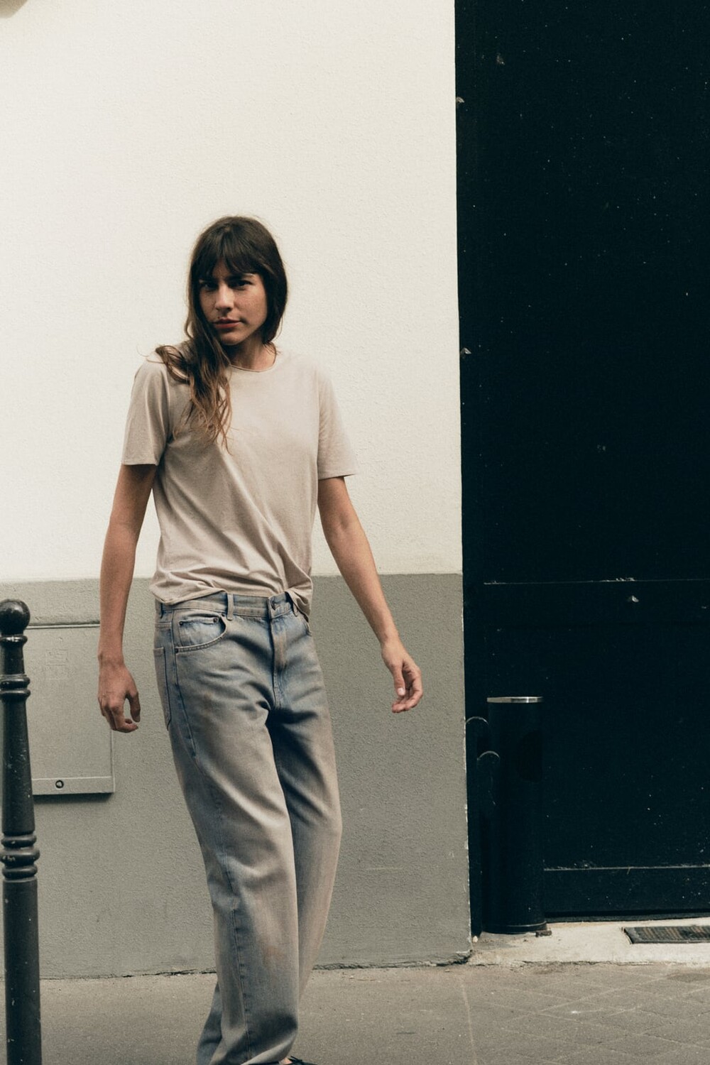 

Приталенная футболка с потертостями ZARA, кэмел