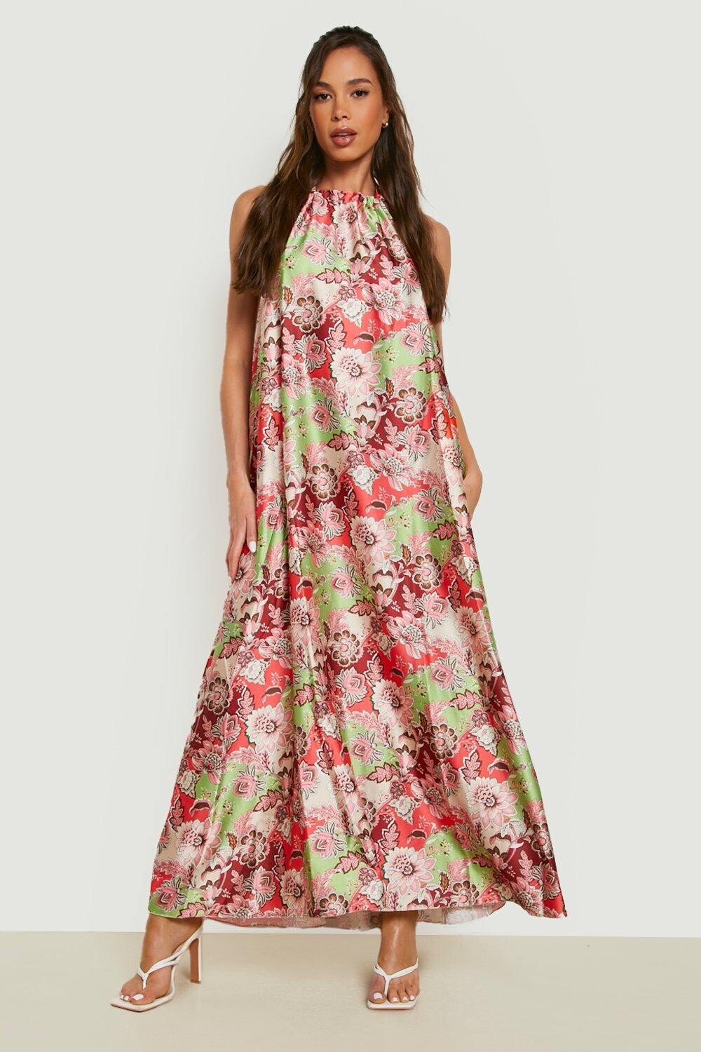 

Платье макси с цветочным атласом на завязке Boohoo, розовый