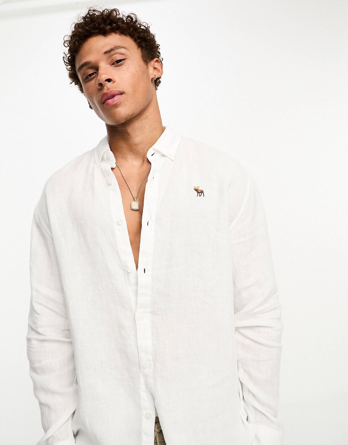 

Белая льняная рубашка с логотипом Abercrombie & Fitch