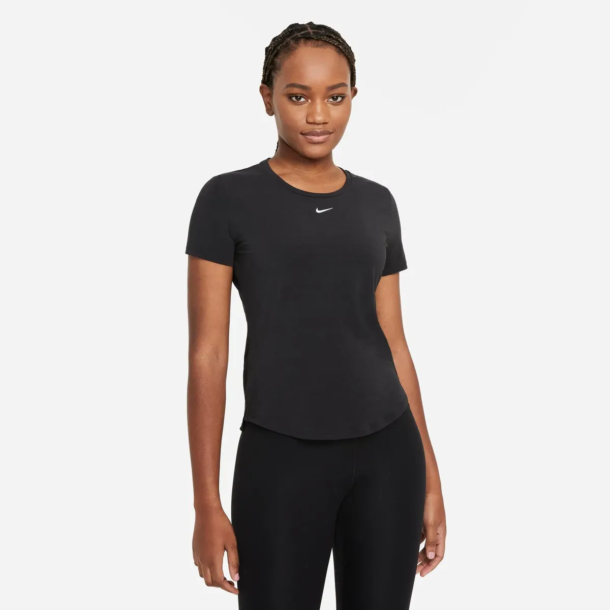 

Тренировочная рубашка Nike "DRI-FIT UV ONE LUXE WOMEN'S STANDARD FIT SHORT-SLEEVE TOP", черный