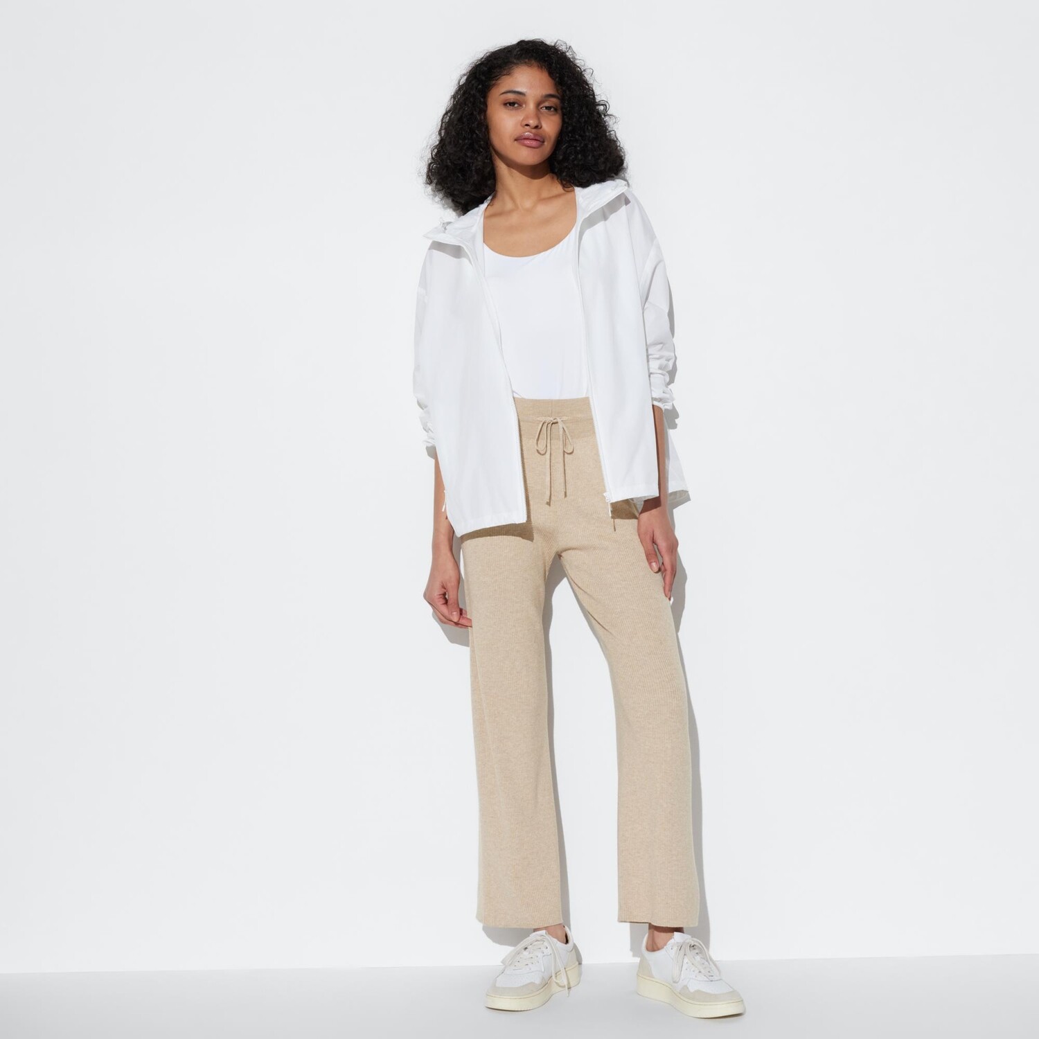 

Брюки UNIQLO трикотажные в рубчик, бежевый