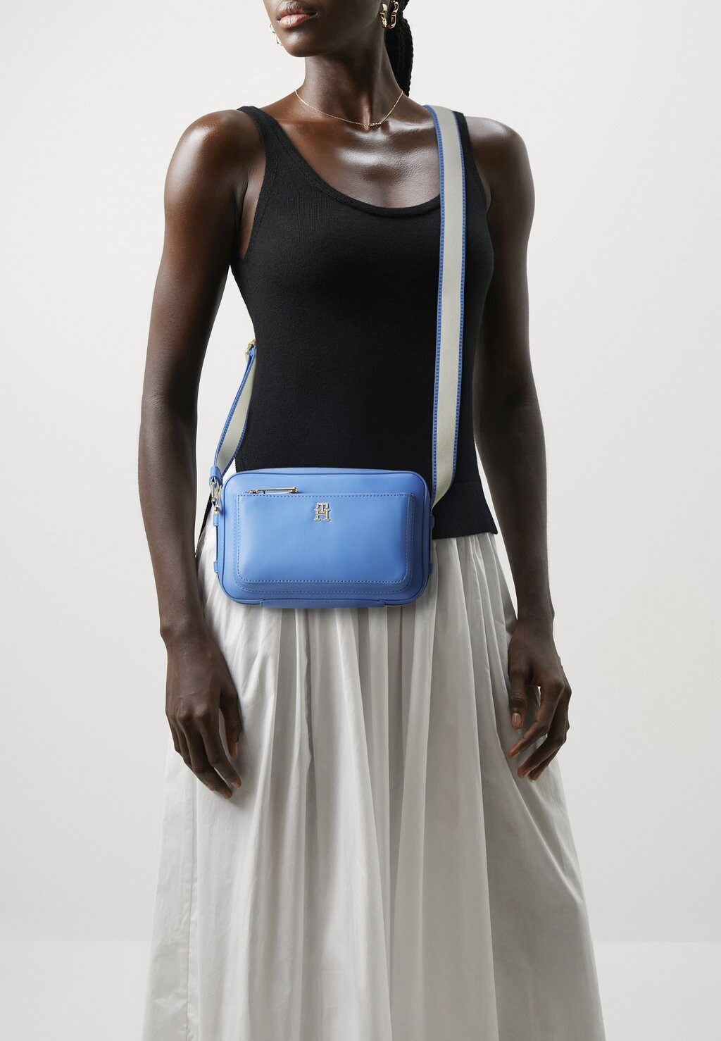 

Сумка через плечо ICONIC CAMERA BAG Tommy Hilfiger, цвет blue spell