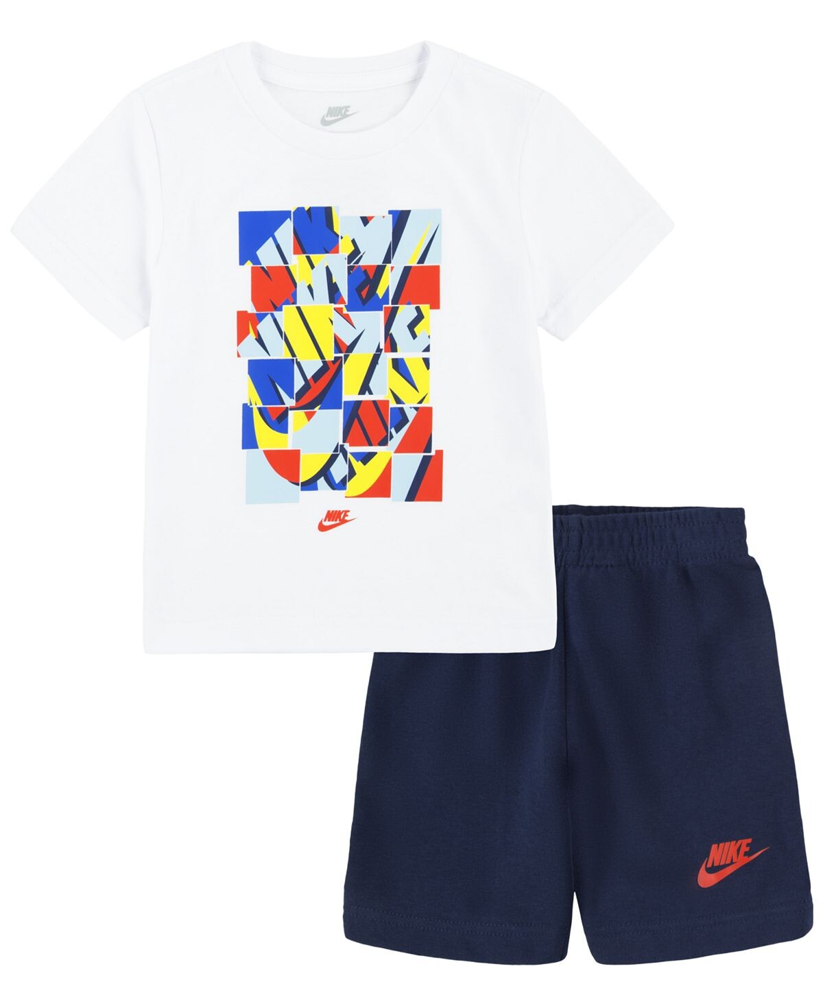 

Комплект из футболки и флисовых шорт для маленьких мальчиков Nike