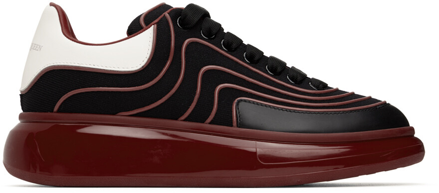 

Черно-красные массивные кроссовки Alexander McQueen