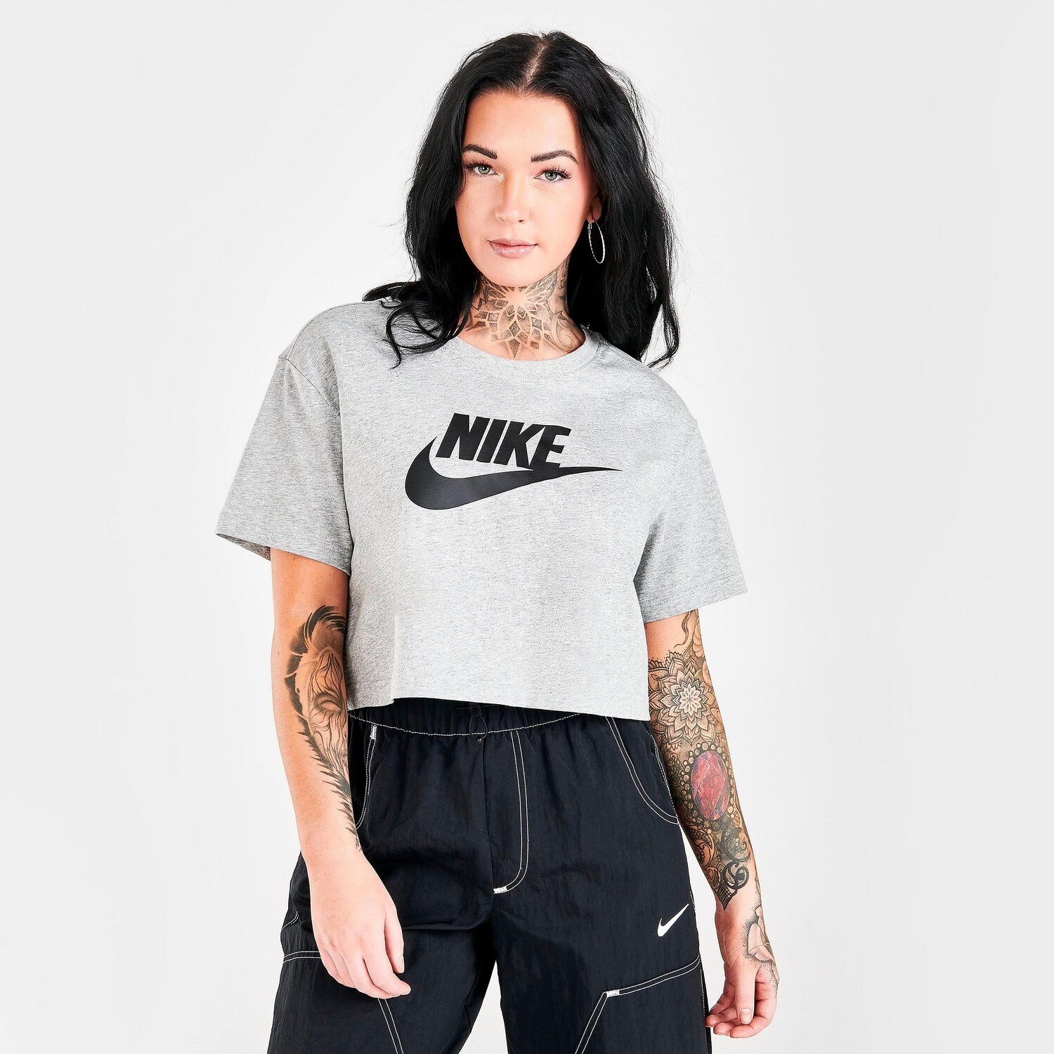 

Женская укороченная футболка Nike Sportswear Essential, серый