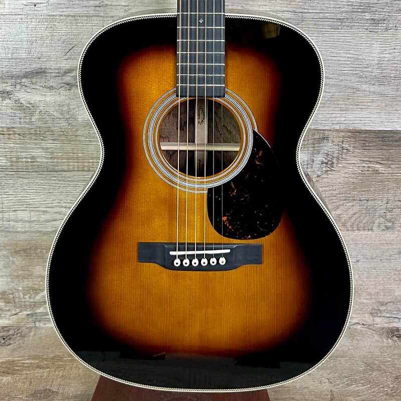 

Martin Custom Shop OM Adirondack/WEIR 1935 Sunburst с футляром Custom Shop OM Adirondack/WEIR w/case