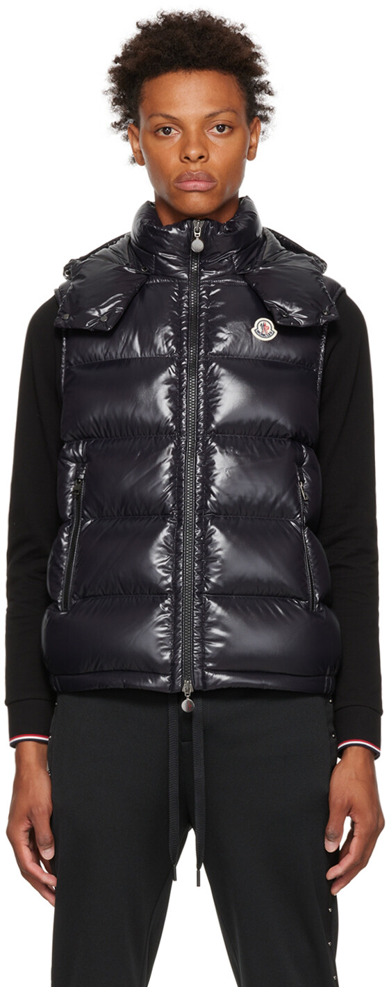 

Черный стеганый пуховый жилет Moncler