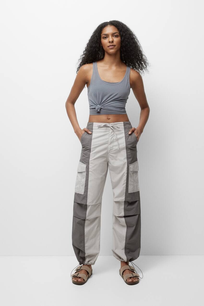 

Парашютные брюки со вставками Pull&Bear, серый