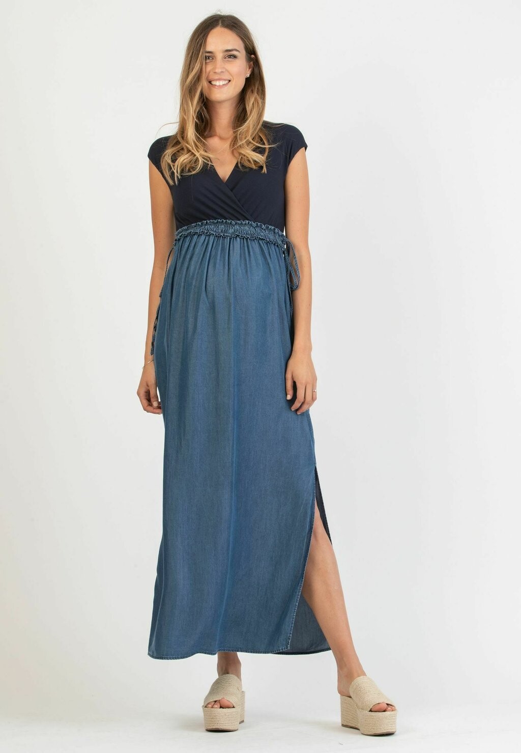 

Длинное платье Attesa Maternity