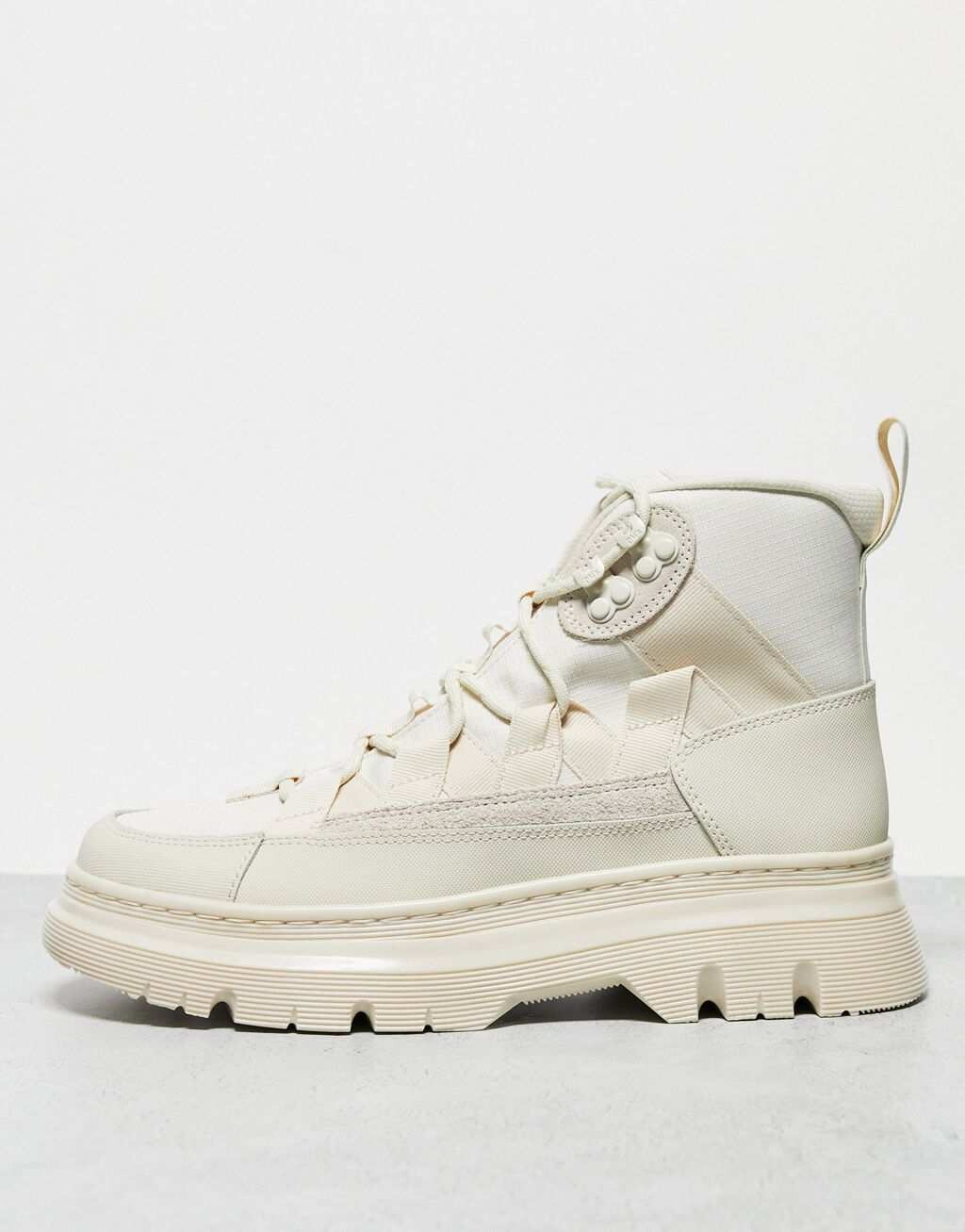 

Ботинки Dr Martens Boury с 8 люверсами из кремовой кожи