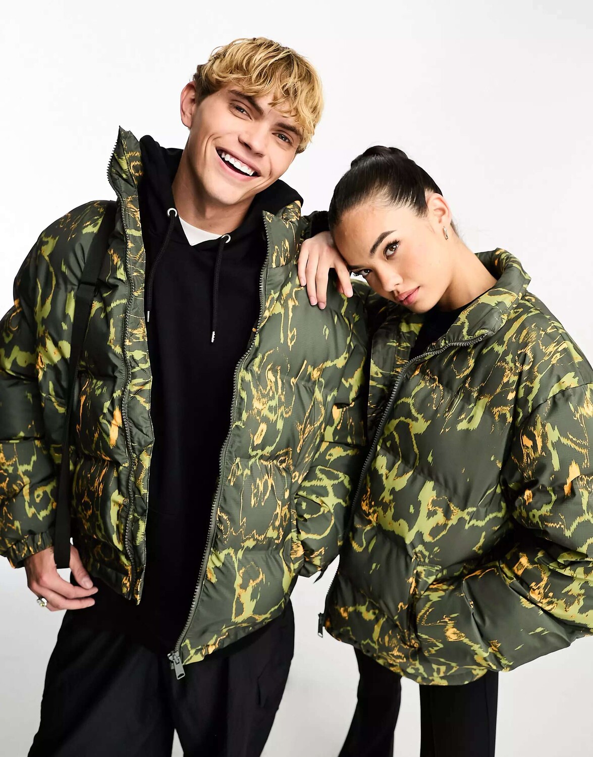 

Пуховик унисекс Cole со сплошным принтом эксклюзивно для ASOS