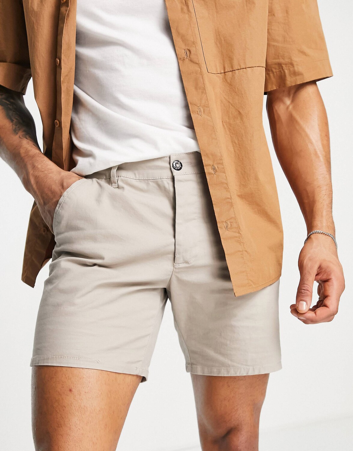 

Бежевые узкие шорты чинос ASOS DESIGN