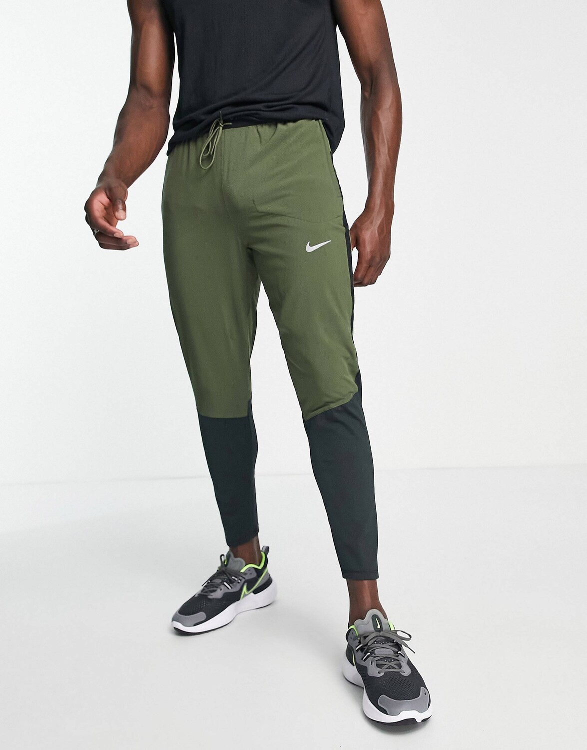 

Джоггеры цвета хаки и черного цвета Nike Running Run Division Phenom Hybrid