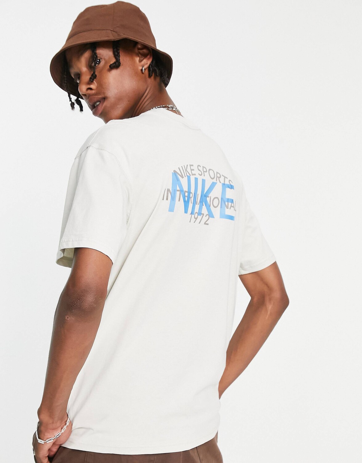 

Светлая футболка с логотипом Nike Circa M90 Premium