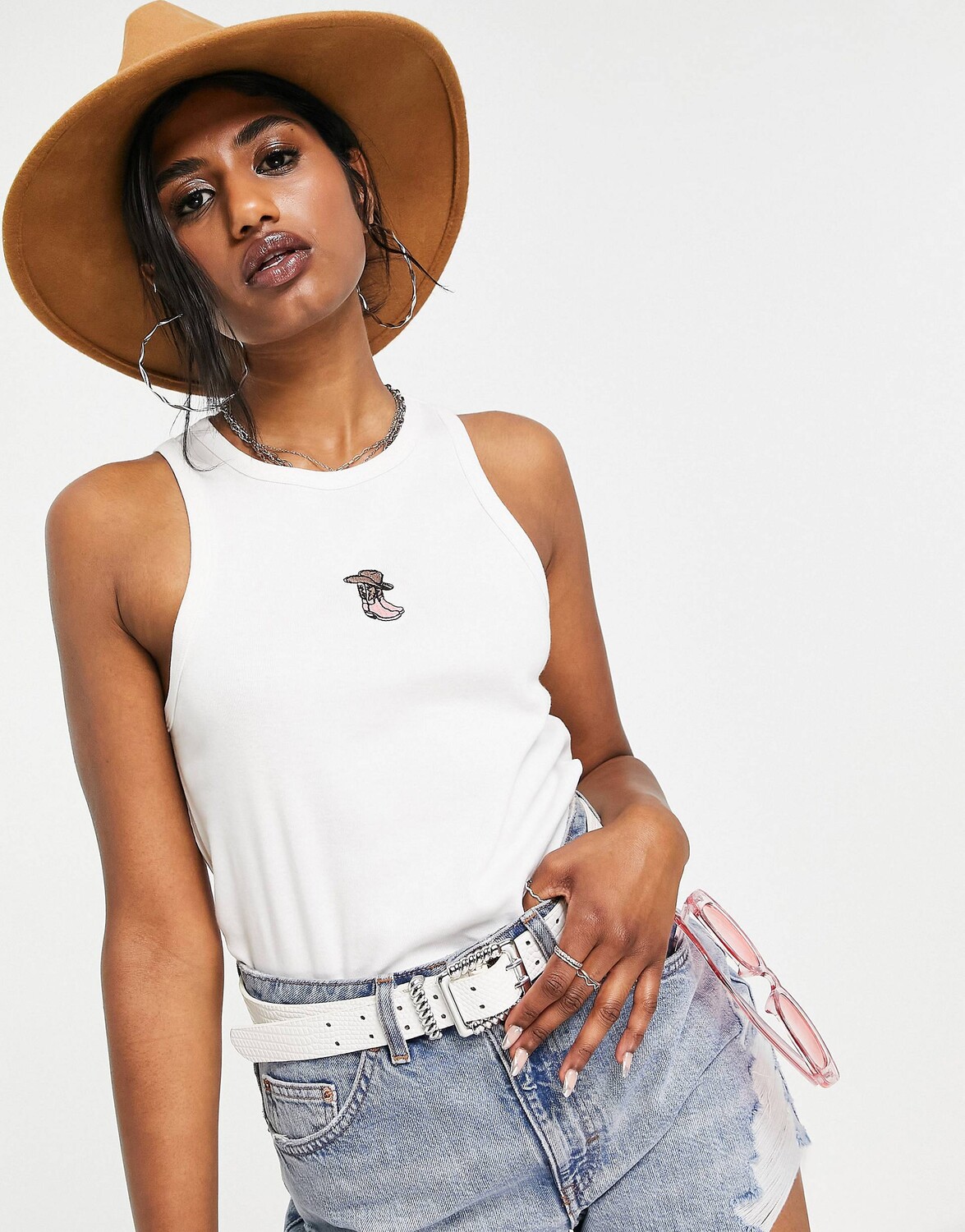 

Светло-коричневый жилет в рубчик с ковбойской вышивкой ASOS DESIGN