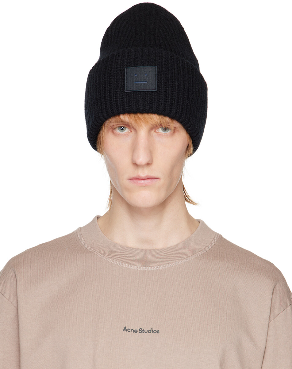 

Черная шапка с логотипом Acne Studios