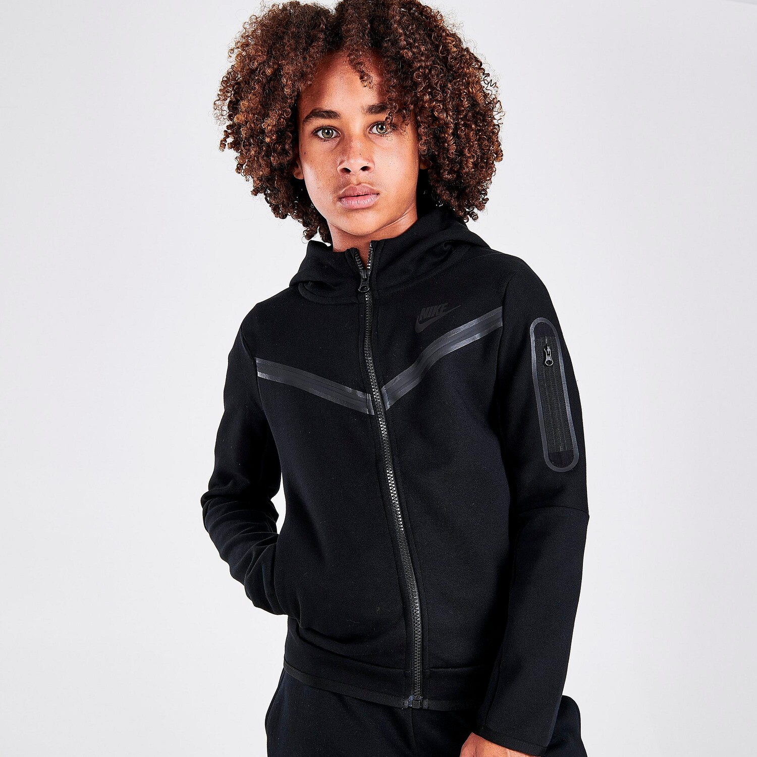 

Детская худи Nike Sportswear Tech Fleece с молнией во всю длину, черный