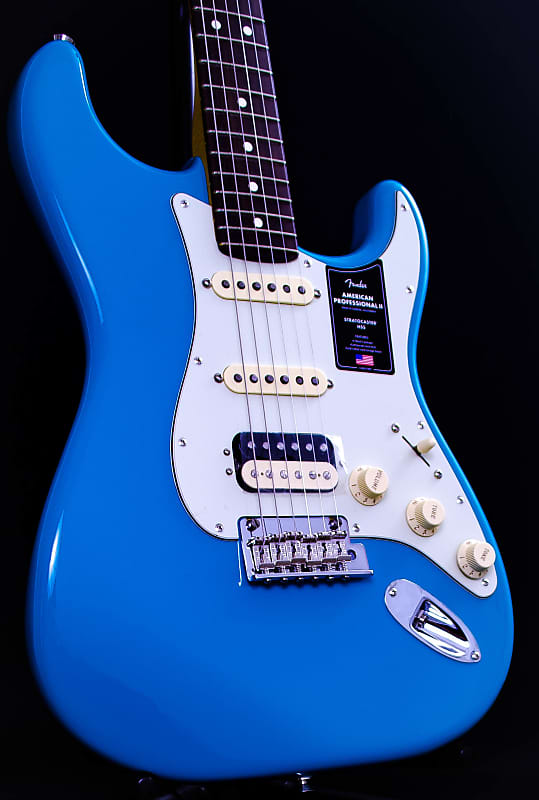 Fender American Professional II RW Miami Blue HSS с литым кейсом Deluxe American Professional II RW Miami Blue HSS w/ Deluxe Molded case