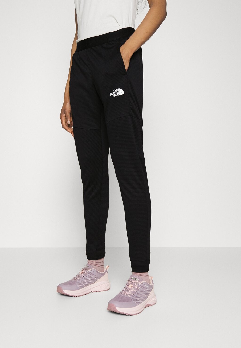 

Спортивные брюки The North Face, черный