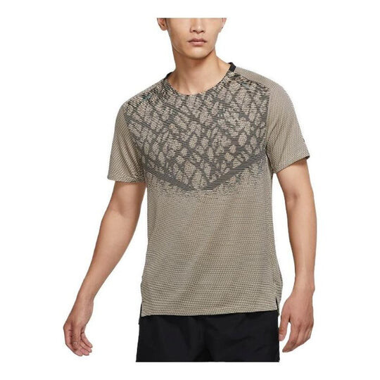

Футболка Nike Dri-FIT ADV Run Division Techknit Olive Grey DQ4779-010, оливковый