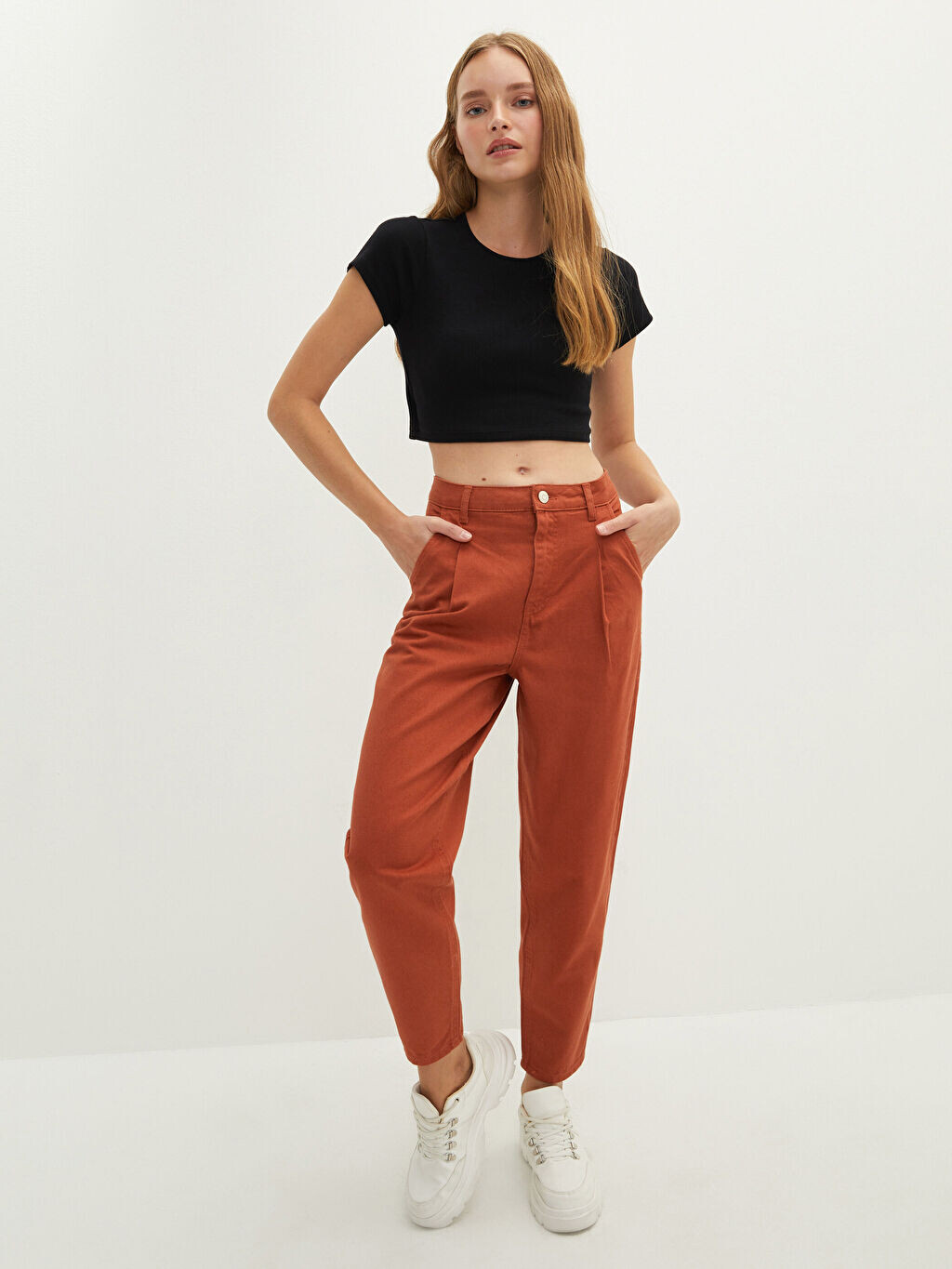 

Женские брюки из габардина удобной посадки с карманами и деталями LCW Casual
