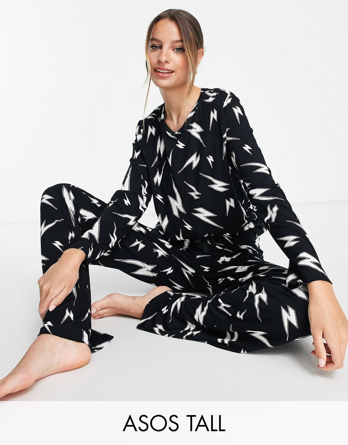 

Черный вискозный топ и брюки с длинными рукавами и брюками ASOS DESIGN Tall