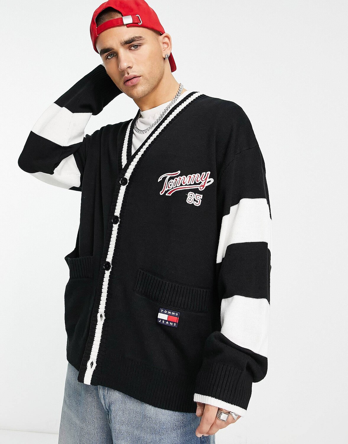 

Черный объемный вязаный кардиган с логотипом Tommy Jeans College