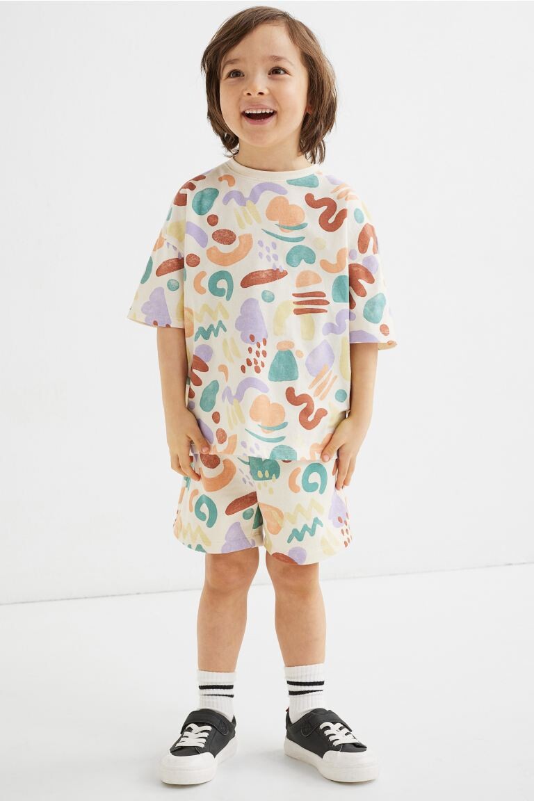 

Комплект из 2-х предметов с футболкой и шортами H&M Patterned, кремовый