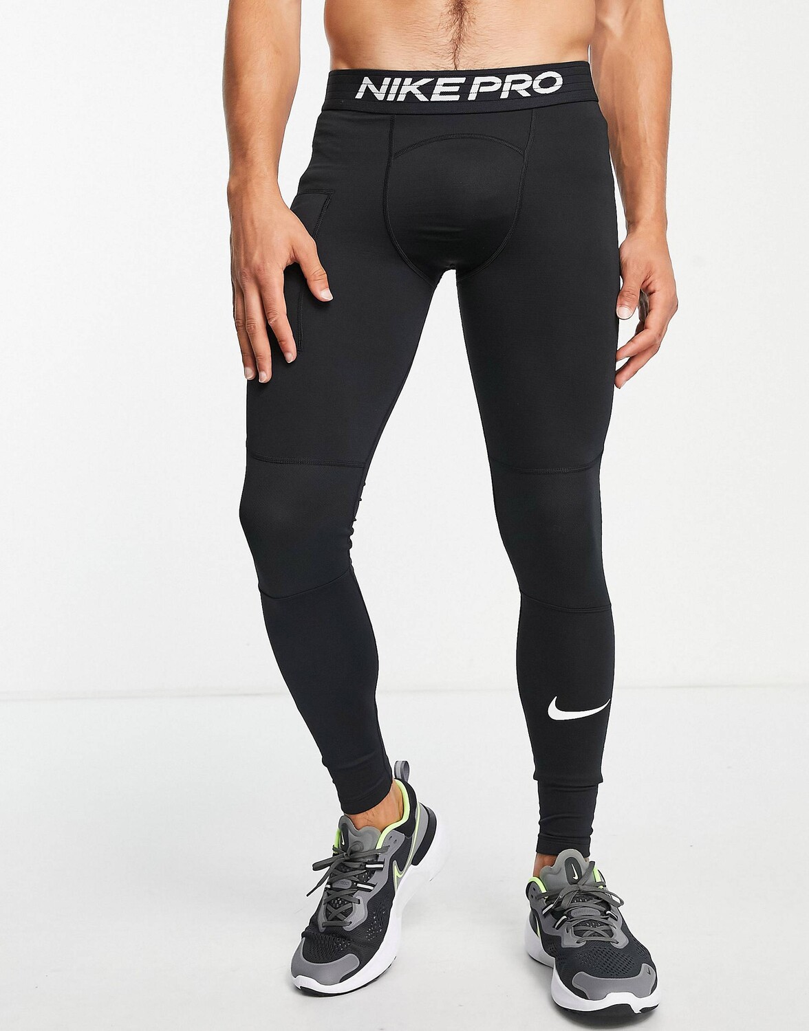 

Черные тайтсы Nike Pro Training Dri-FIT