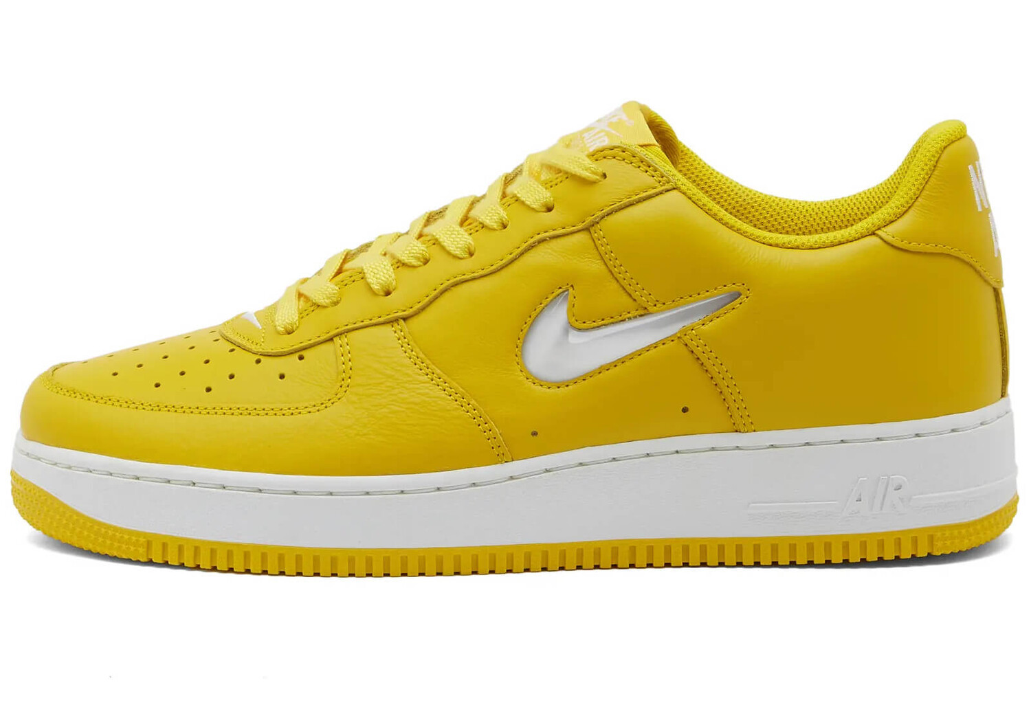 

Кроссовки Nike Air Force 1 Low Retro, желтый/белый
