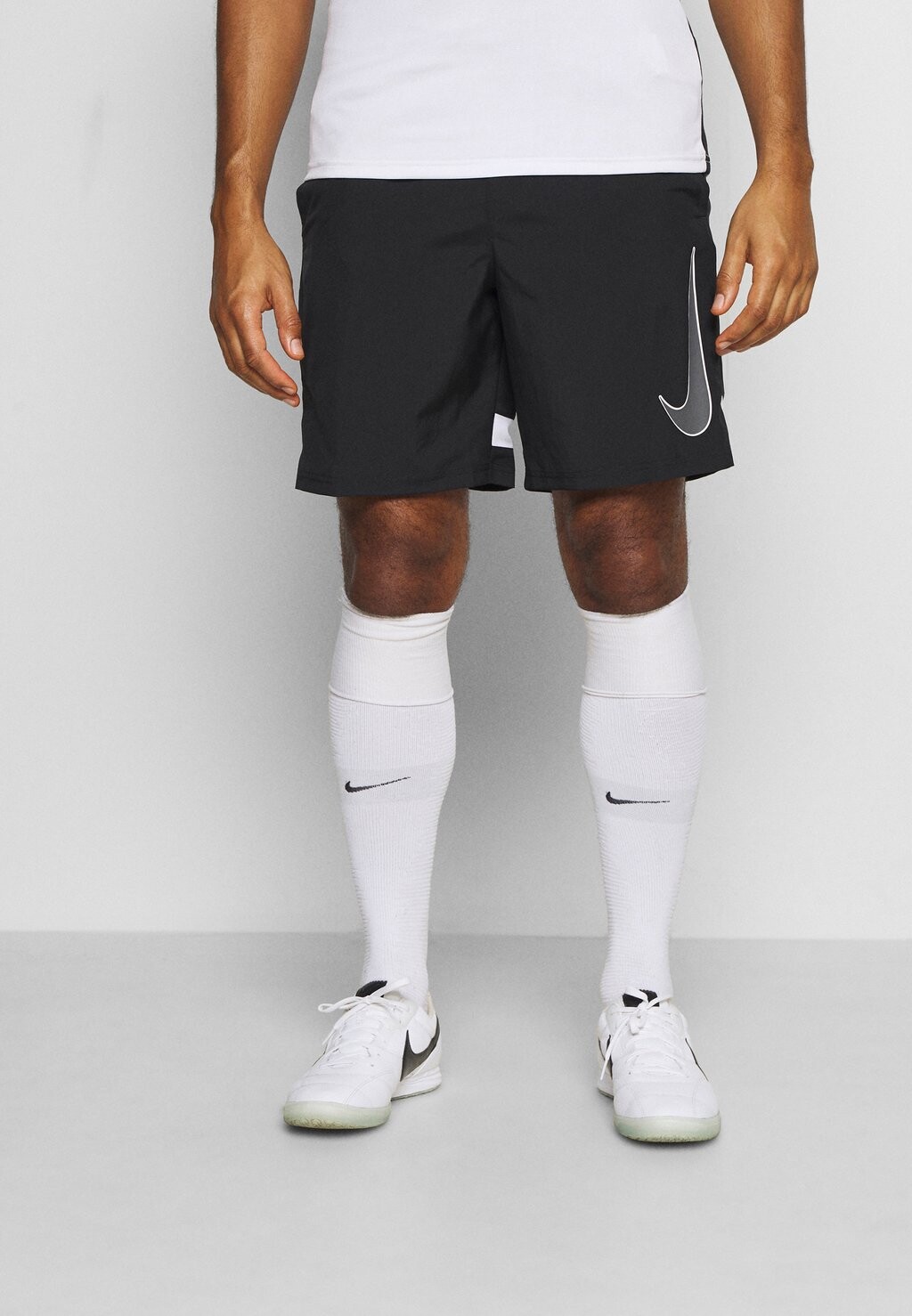 

Спортивные шорты Nike
