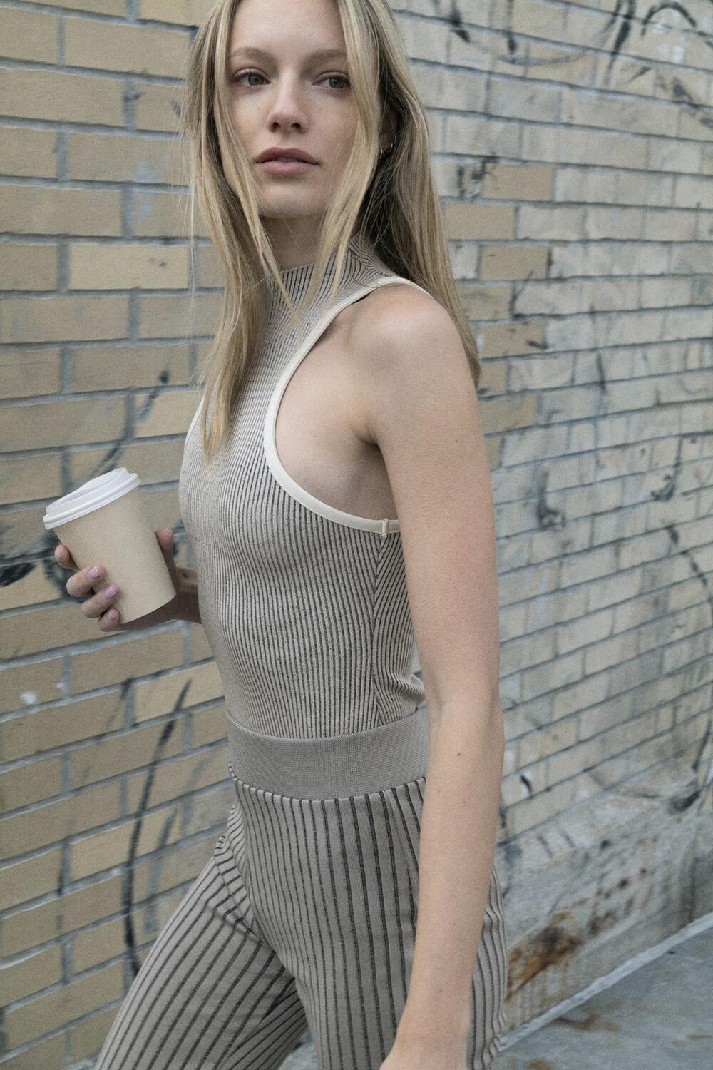 

Боди в ребрику ZARA, экрю/черный