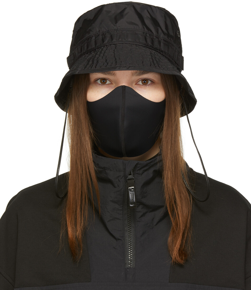 

Черная нейлоновая маска для лица Bucket Hat Juun.J