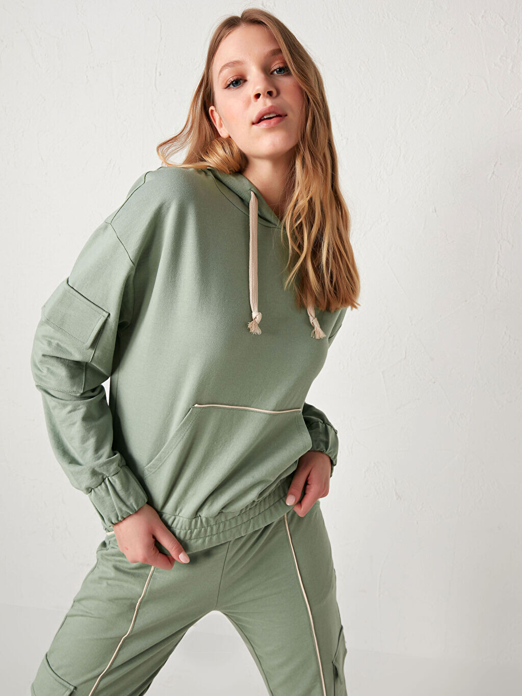 

Толстовка с капюшоном и карманом кенгуру LCW Casual