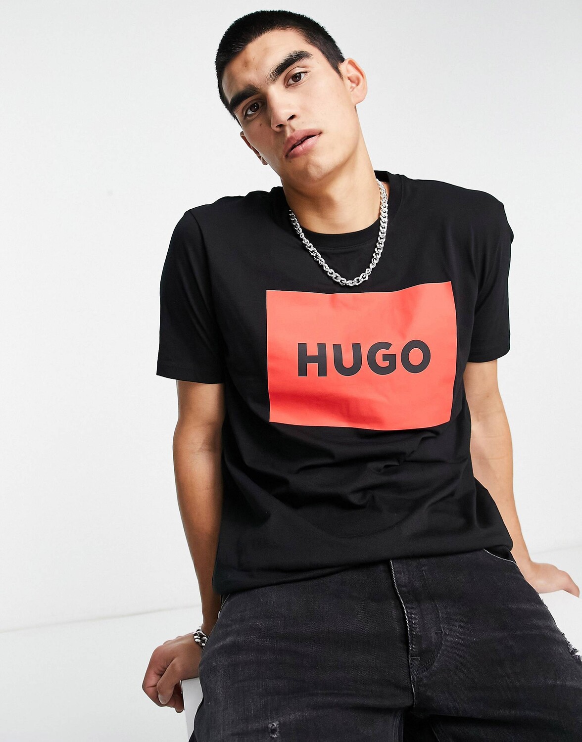 

Черная футболка с логотипом Hugo Dulive