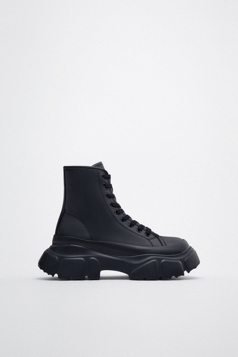 

Высокие кроссовки track sole ZARA, черный