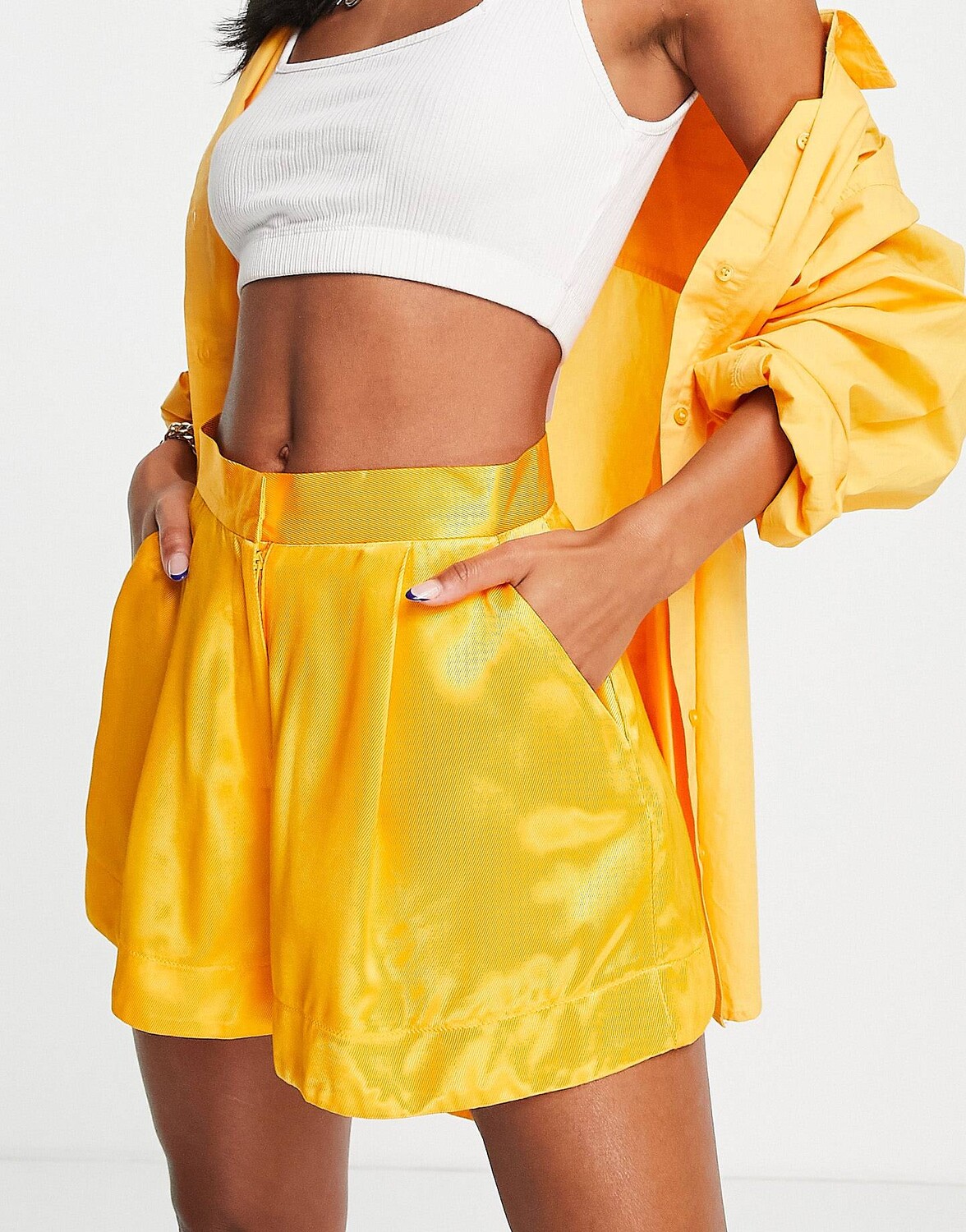

Оранжевые шорты из атласного твила ASOS DESIGN
