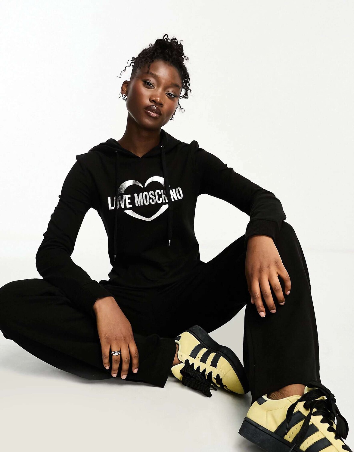 

Черное приталенное худи с логотипом Love Moschino, Черный