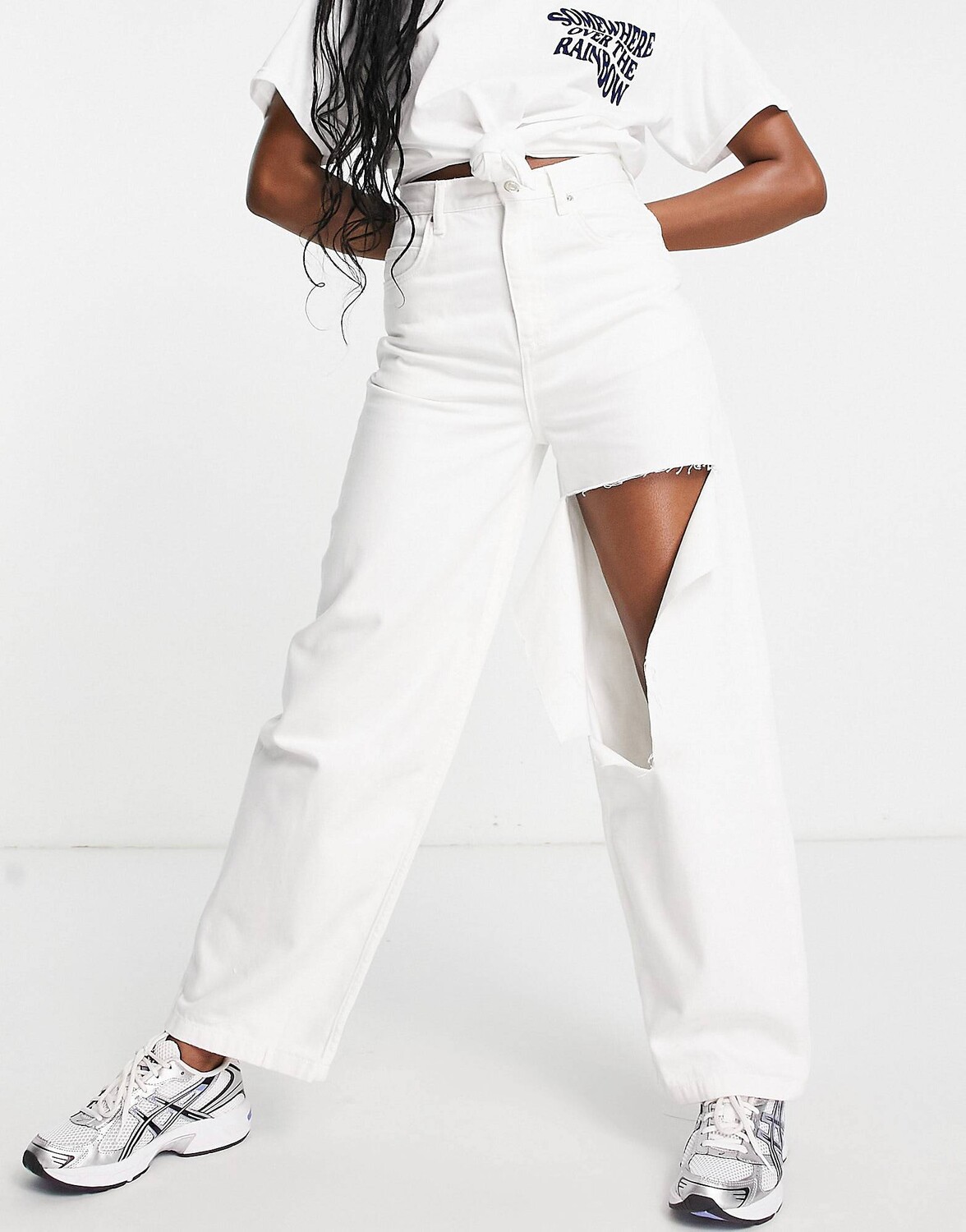 

Белые джинсы с рваной отделкой Topshop Baggy