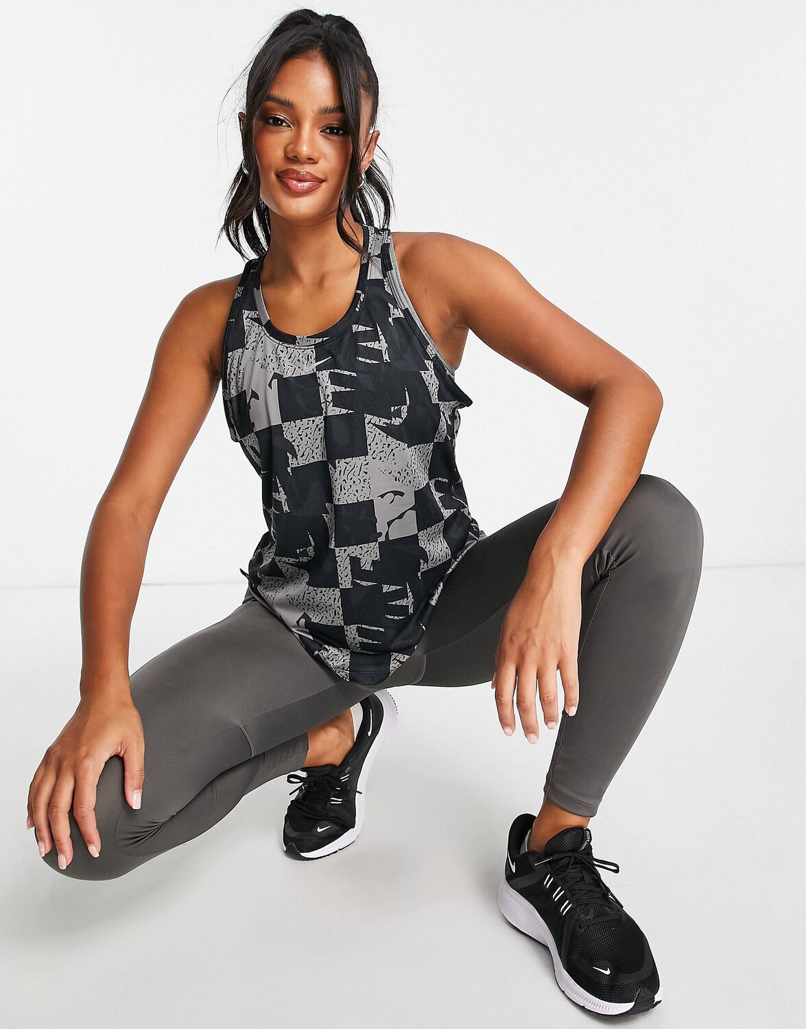 

Черный жилет с принтом Nike Running One Novelty Seasonal
