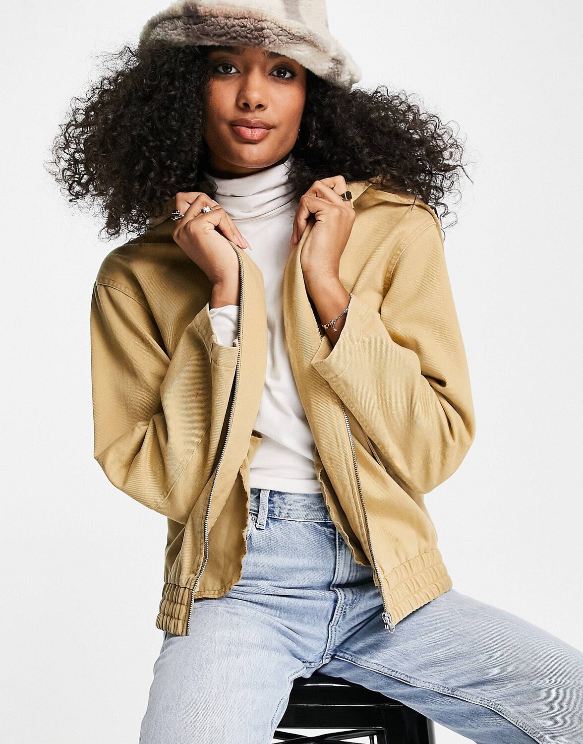 

Объемный бомбер с камнем ASOS DESIGN, Серый