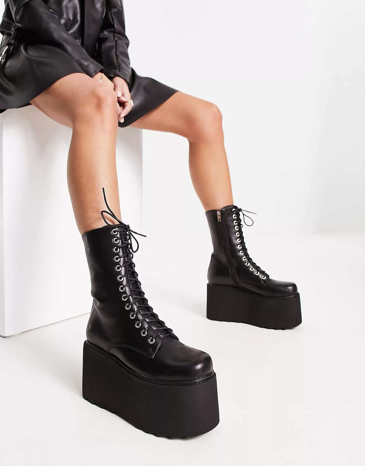 

Черные ботинки на шнуровке Lamoda Platform эксклюзивно для ASOS, Черный
