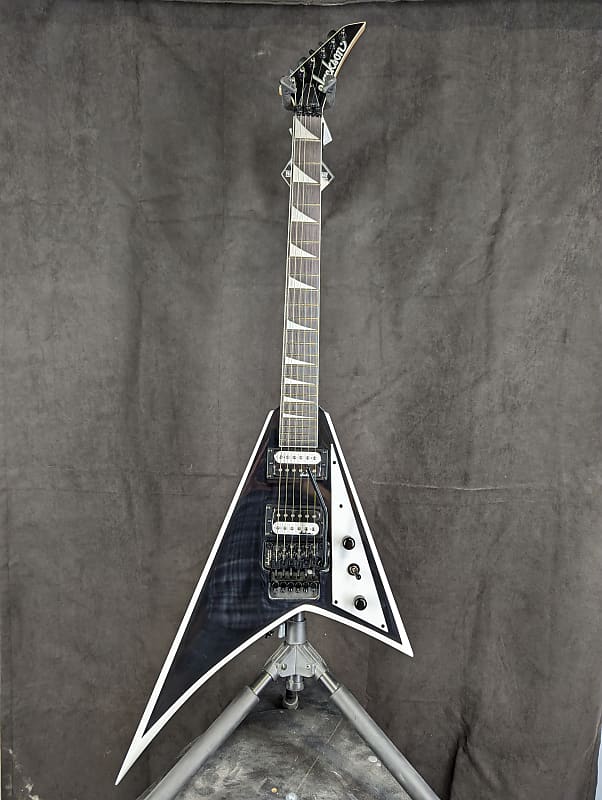 

Электрогитара Jackson JS Series Rhoads JS32 Black w/ White Bevels Electric Guitar