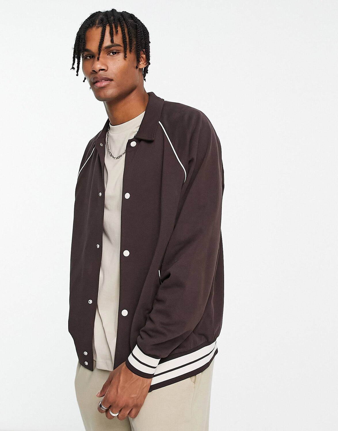 

Коричневая университетская куртка оверсайз с окантовкой ASOS DESIGN, Коричневый