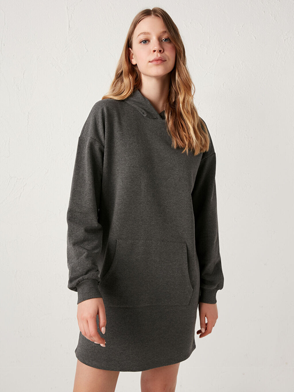 

Прямое женское платье с капюшоном и длинными рукавами LCW Casual