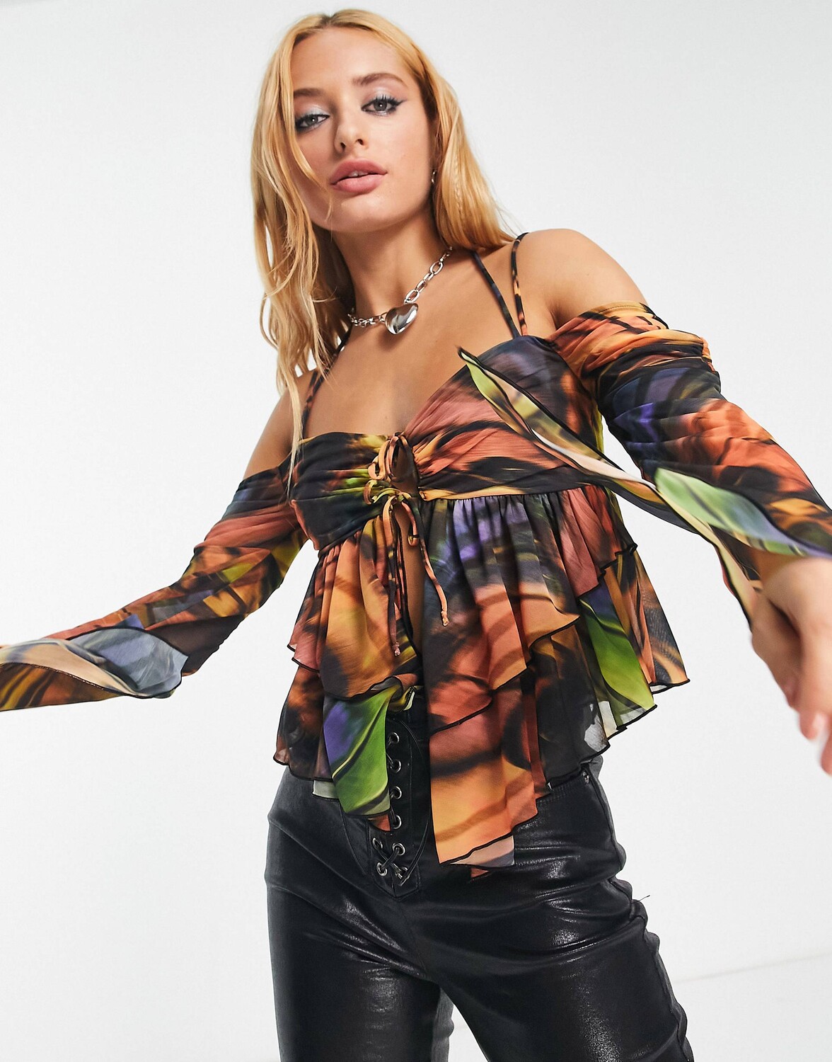 

Ярусный сетчатый топ с бабочками ASOS DESIGN