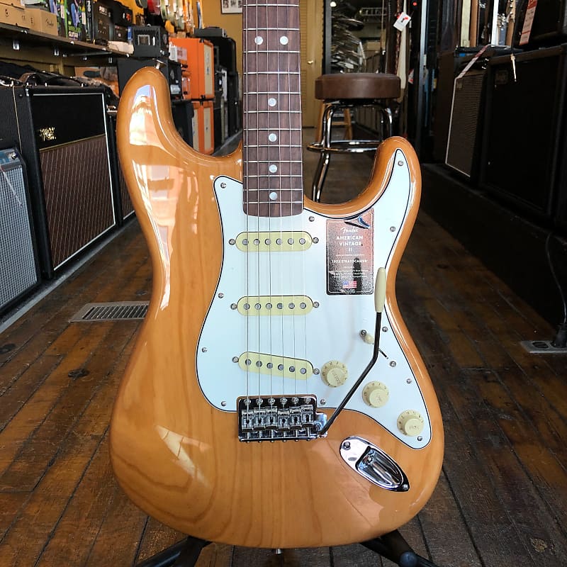 Fender American Vintage II 1973 Stratocaster Aged Natural с палисандровой накладкой, жесткий футляр