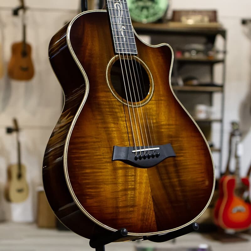 

Taylor K22ce 12-Fret Grand Concert Acoustic/Electric - Deluxe Hardshell Brown